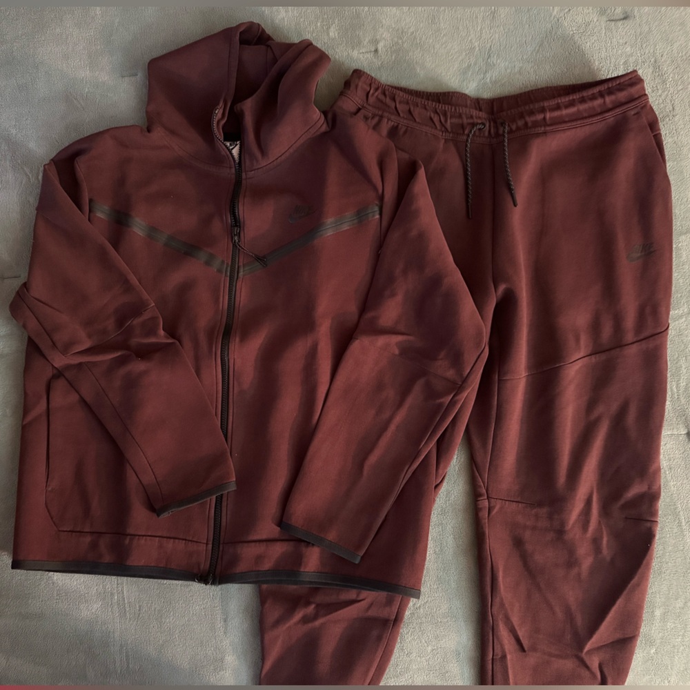 LIKE NEW 🔥 Nike Tech: Burgundy with Black Accents